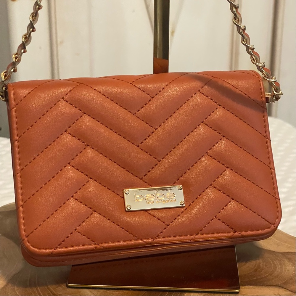 Elegant BEBE Sophia
Crossbody Bag Warm Blush
New condition - Picture 3 of 10